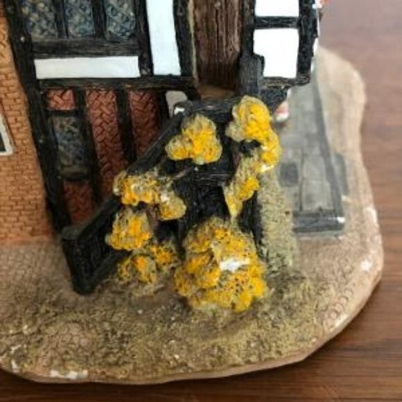 Lilliput Lane Swan Inn Vintage - Picture 8 of 10
